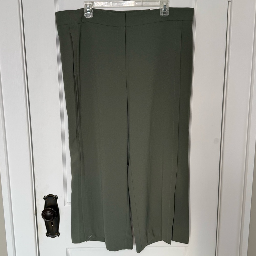 NWT Ann Taylor Factory | The Drapey Wide Leg Crop Women's Dress Pants Olive
